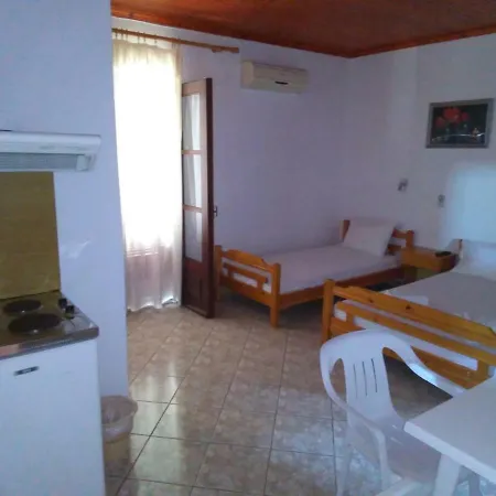 Yanna Apartment